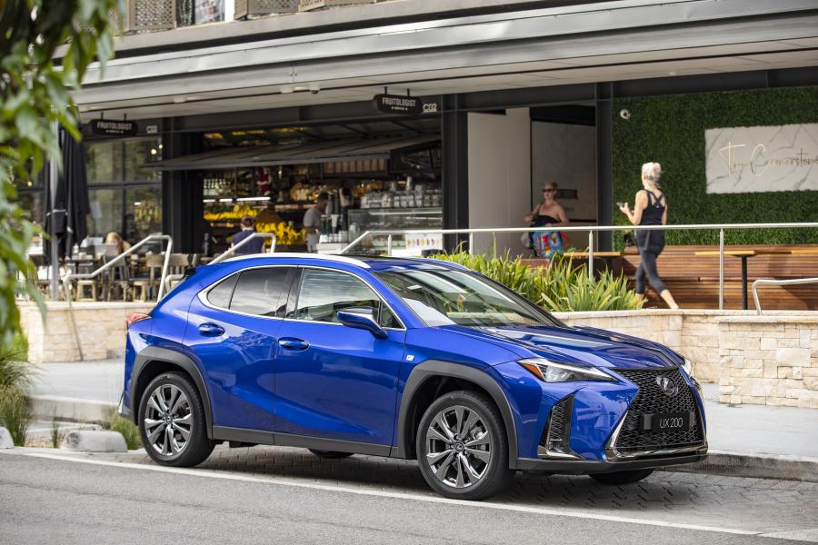  Lexus UX200 F-Sport 2019 года  (AU) (фото 1 из 17)
